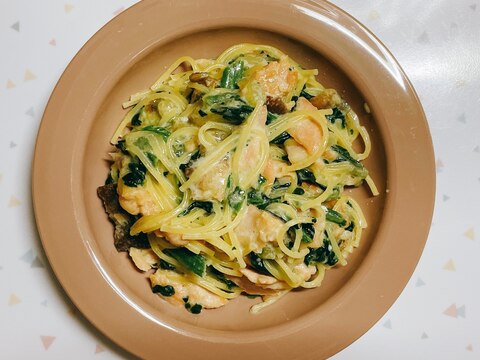 【幼児食】ほうれん草とサーモンのクリームパスタ